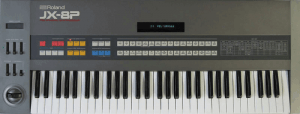 MKS7 был единым блоком, который предлагал четыре секции с независимыми выходами: дуофонный ведущий синтезатор, монофонический синтезатор басов и полифонический синтезатор с четырьмя голосами (отсюда и название