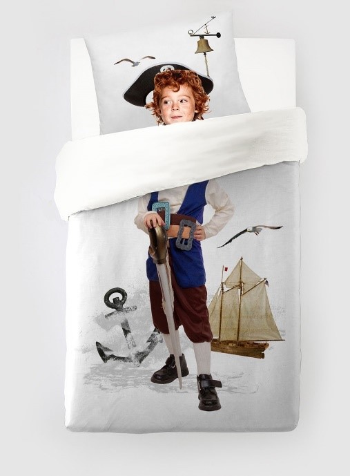 Здесь вдохновение для ваших договоренностей может быть   постельное белье с пиратскими мотивами   из коллекции Dream & Fun и пиратских тканей из коллекции Little World, которые вы можете использовать для различных элементов декора комнаты